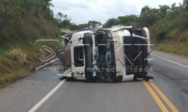 Itaunense morre em batida de carretas na BR-262