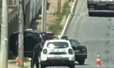 Corolla e HB20 colidem no Cerqueira Lima