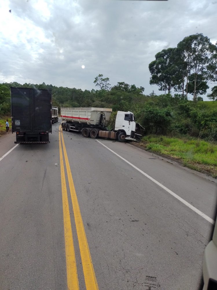 Acidente com carretas na BR-262 tem motorista itaunense como vítima fatal