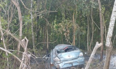 Carro capota e cai em ribanceira matando motorista na MG-431