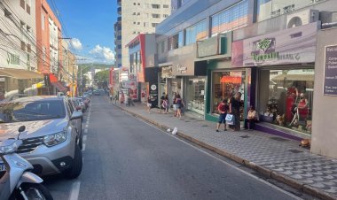 Lojas abrem hoje e amanhã em horário especial de Natal