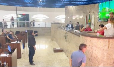 Vereadores e advogado quase saem no tapa em plenário