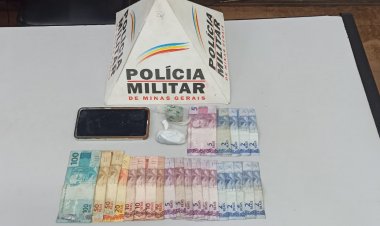 TRÁFICO DE DROGAS - PM prende homem e recupera motocicleta