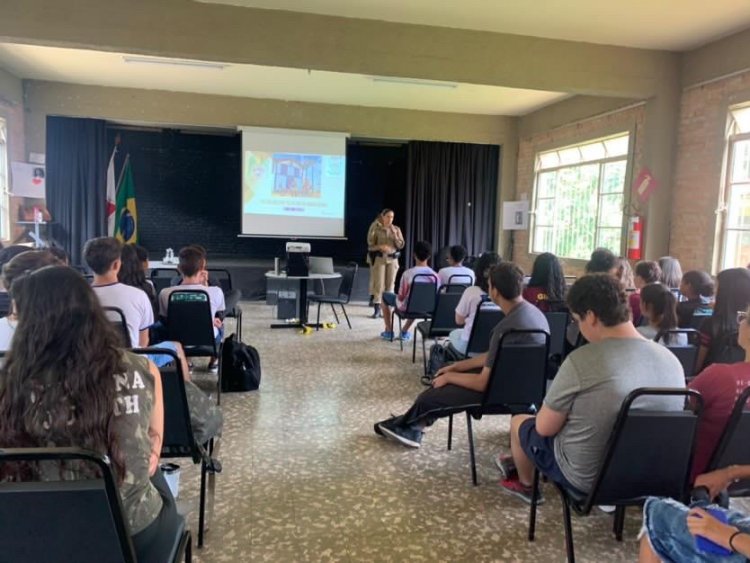 PM faz palestra em escola de Santanense