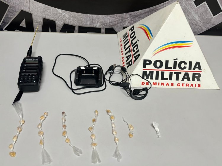PM apreende crack, cocaína e rádio comunicador em VW Gol