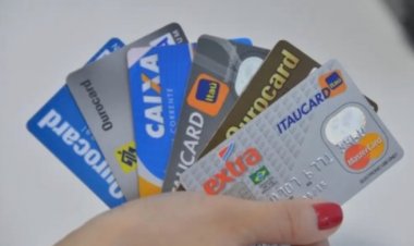 Medida do governo limita juros de cartões de crédito