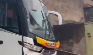 Ônibus da Viasul perde freio e assusta moradores