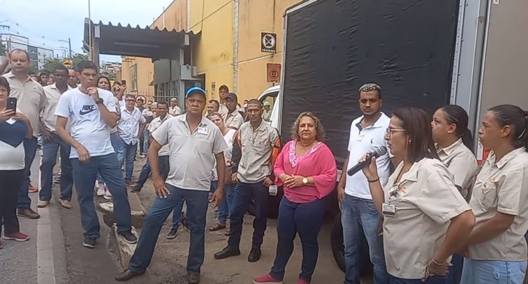 Funcionários da Santanense fazem ato em protesto