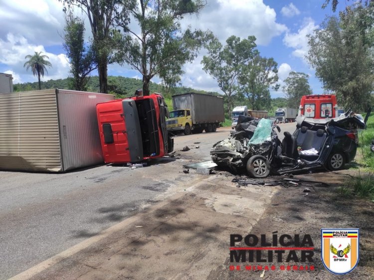 Um homem morreu na batida de três veículos