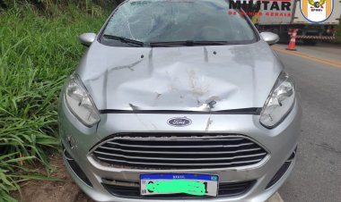 ACIDENTE: Carro bate em bicicleta e ciclista morre