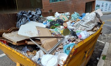 Caçambas cheias de lixo e entulhos: um problema sem solução em Itaúna!