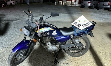 Ladrão avista policiais e foge