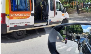 Van da Viasul atropela jovem na faixa de pedestres em Itaúna