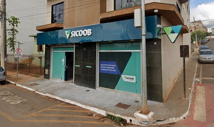Bandidos sequestram funcionária do Sicoob em Itatiaiuçu para roubar agência