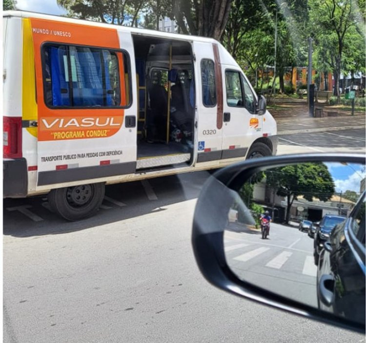 Van da Viasul atropela jovem na faixa de pedestres em Itaúna