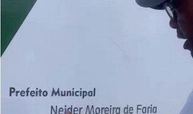 Prefeito tem nome divulgado em placas de obras públicas
