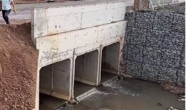 Prefeito grava vídeo e esgoto a céu aberto é mostrado nas imagens
