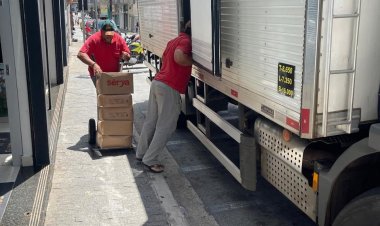 Carga e descarga interrompe a Rua Melo Viana e causa reclamações