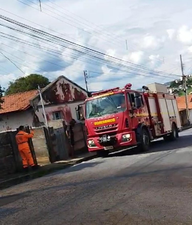 INCÊNDIO - Casa pega fogo no Piedade