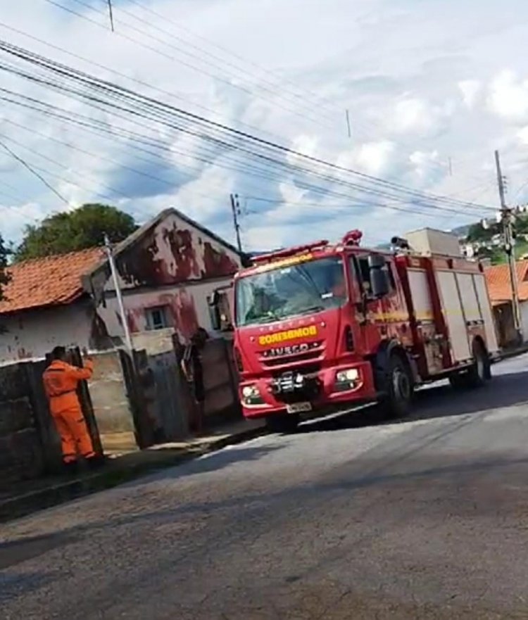 INCÊNDIO - Casa pega fogo no Piedade