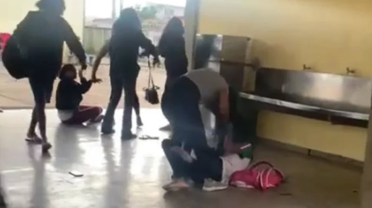 VIOLÊNCIA NA ESCOLA - Adolescentes e responsáveis se agridem em escola no Aeroporto