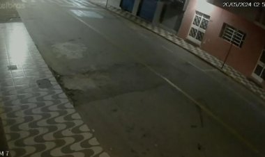 Homem sobe em poste e furta residência no Centro