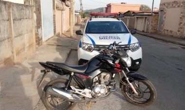 PM localiza e recupera moto furtada