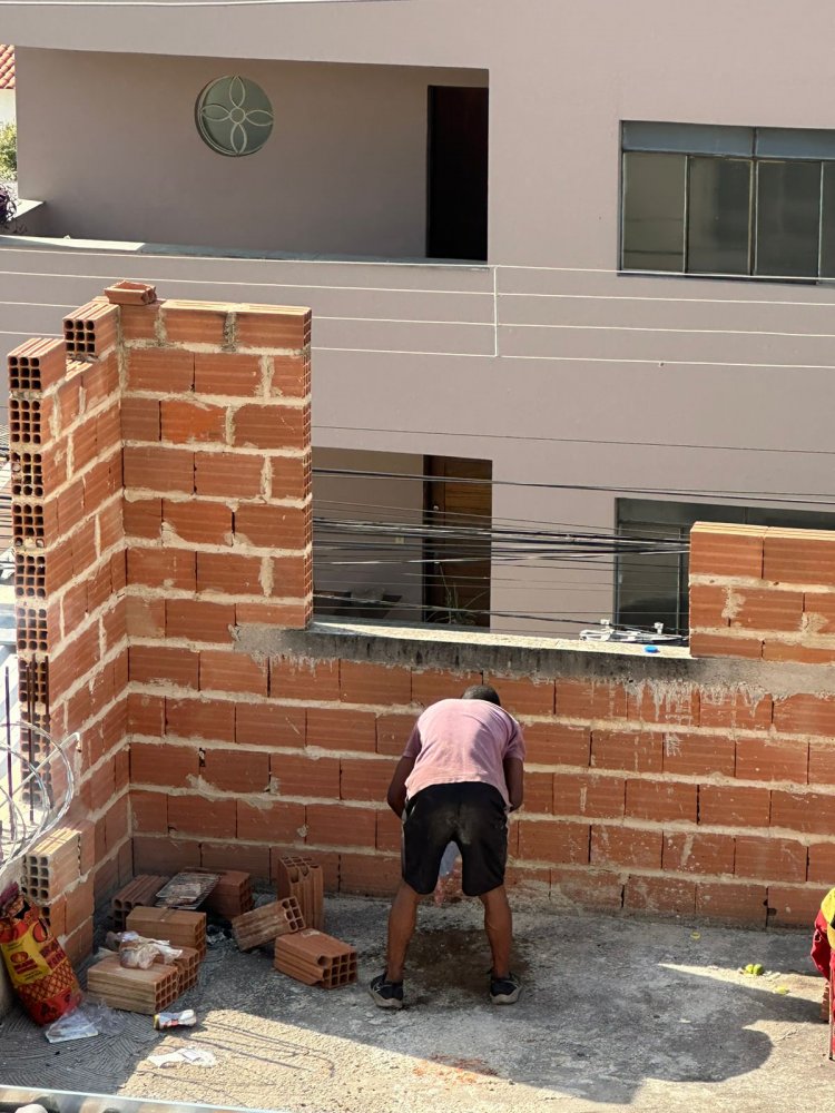 VOZ DO POVO - Festa e fogo em construção abandonada