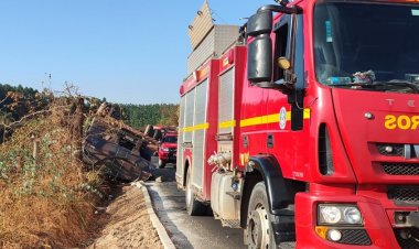 TOMBAMENTO - Motorista perde controle  e caminhão tomba na pista