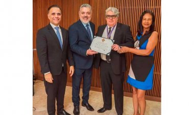 Comenda Lyda Monteiro é concedida ao desembargador Roberto Vasconcellos Paes