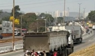 Depois de perseguição por  100 km, motoristas se agridem