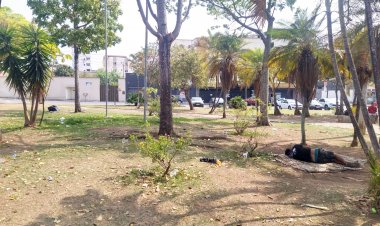 Pracinha “Zé Flávio”  está suja e malcuidada