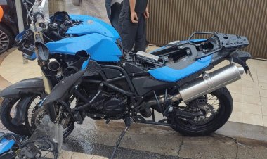 ACIDENTE - Carro e moto colidem no Morro do Sol