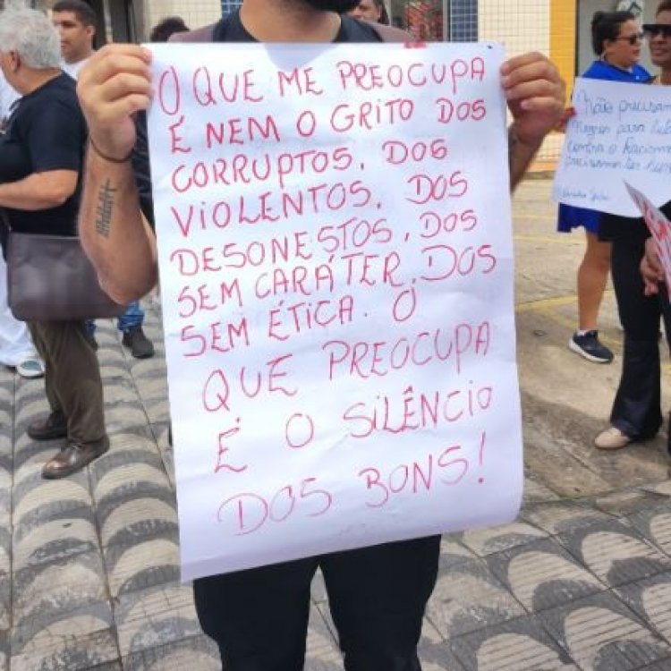 Manifestação contra racismo movimenta ruas de Itaúna