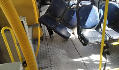 Absurdo: ônibus sujo, barulhento e com os assentos soltos circula em Itaúna!