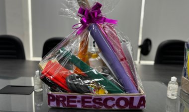 Secretaria de Educação prepara kits de material escolar