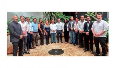 Mitre apresenta primeiro escalão do governo