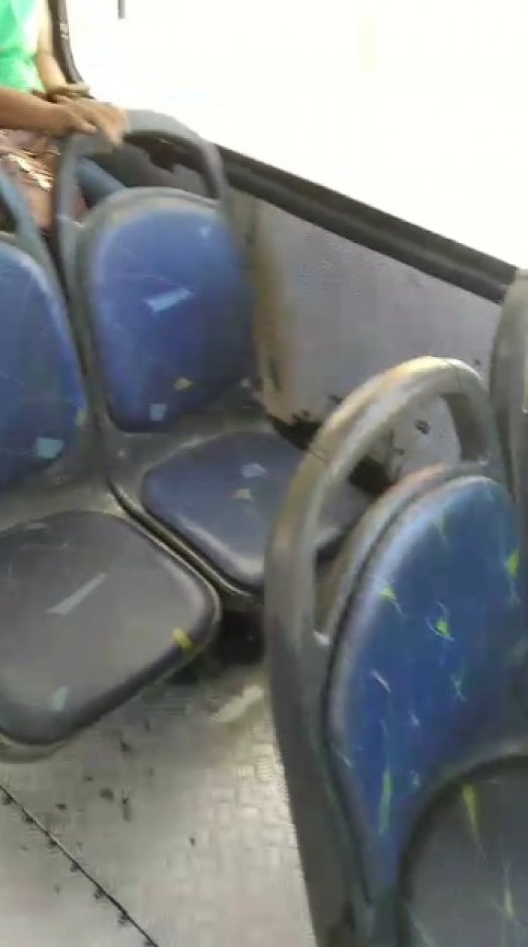 Absurdo: ônibus sujo, barulhento e com os assentos soltos circula em Itaúna!