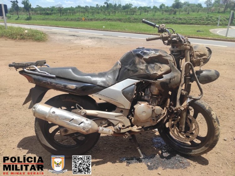 Moto bate em carreta e motoqueiro morre, na MG-050 em Itaúna