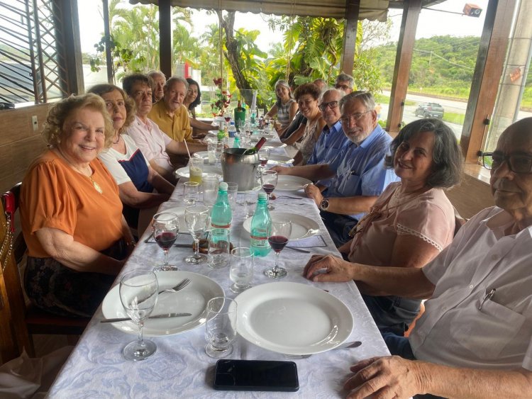 Acadêmicos da AILE realizam encontro festivo