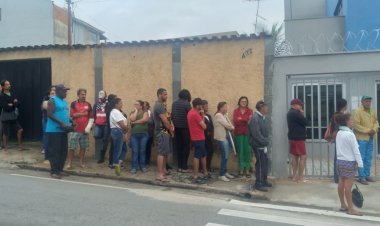 Fila no posto de saúde no Piedade