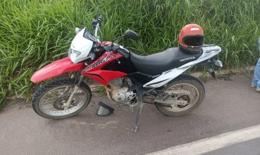 Motoqueiro com sintomas de embriaguez atropela pedestre