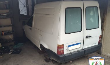 Três homens são presos por roubo a veículo