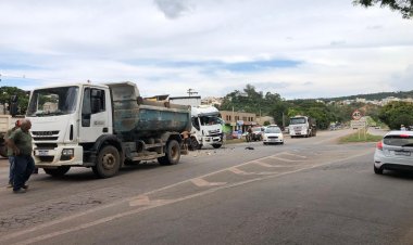 Caminhão da Prefeitura é apreendido por falta de pagamento de multa em 2023