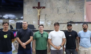 REUNIÃO - Câmara debate ações na Praça Celi