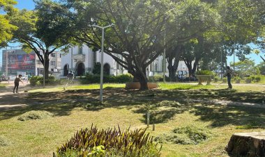 Praça da Matriz passa por faxina