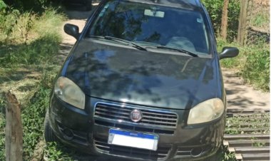 Veículo abandonado em  mata-burro de Carneiros