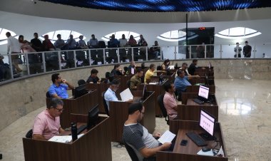 REUNIÃO NA CÂMARA - Projeto de Lei aprovado reforça caráter cultural da capoeira