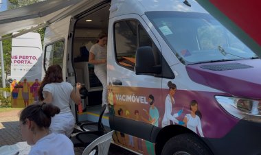 SAÚDE NA PRAÇA - Vacimóvel realizou 48 imunizações no sábado