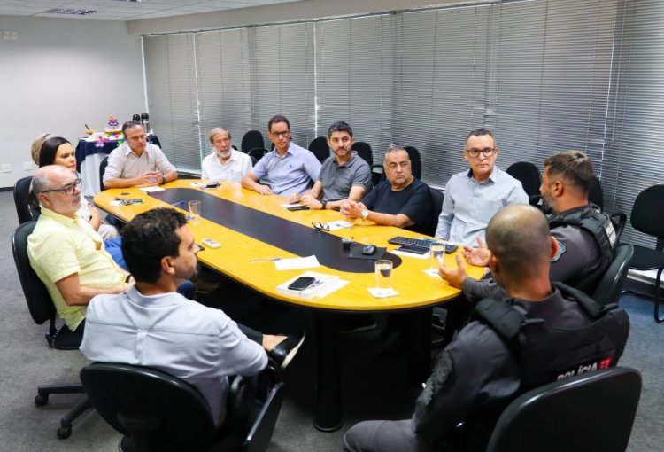 CDE se reúne com direção do presídio